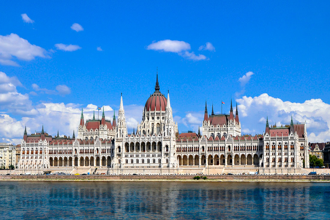 Будівля угорського парламенту 