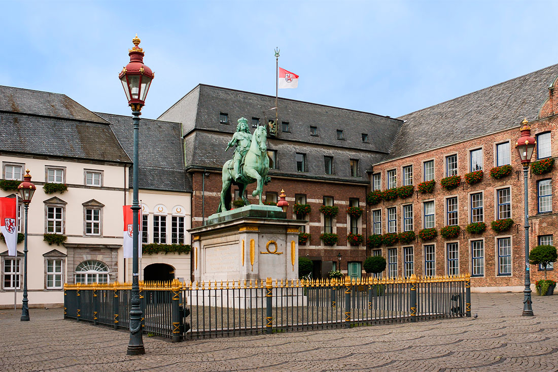 Площа старого міста Альтштадт