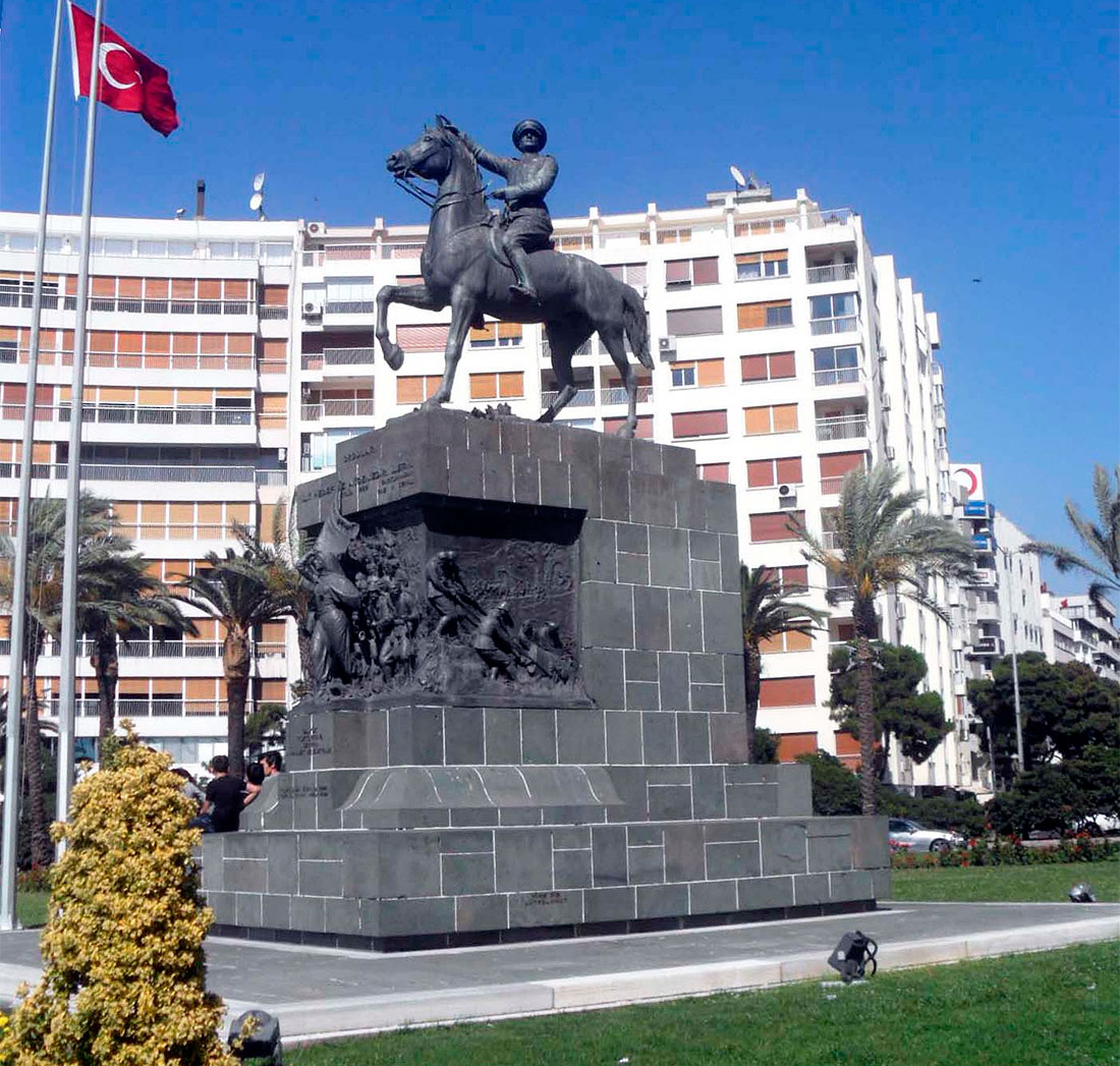 Пам'ятник Ататюрку
