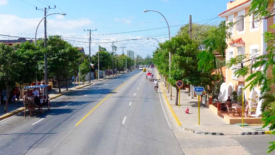 Вулиця Avenida Primera