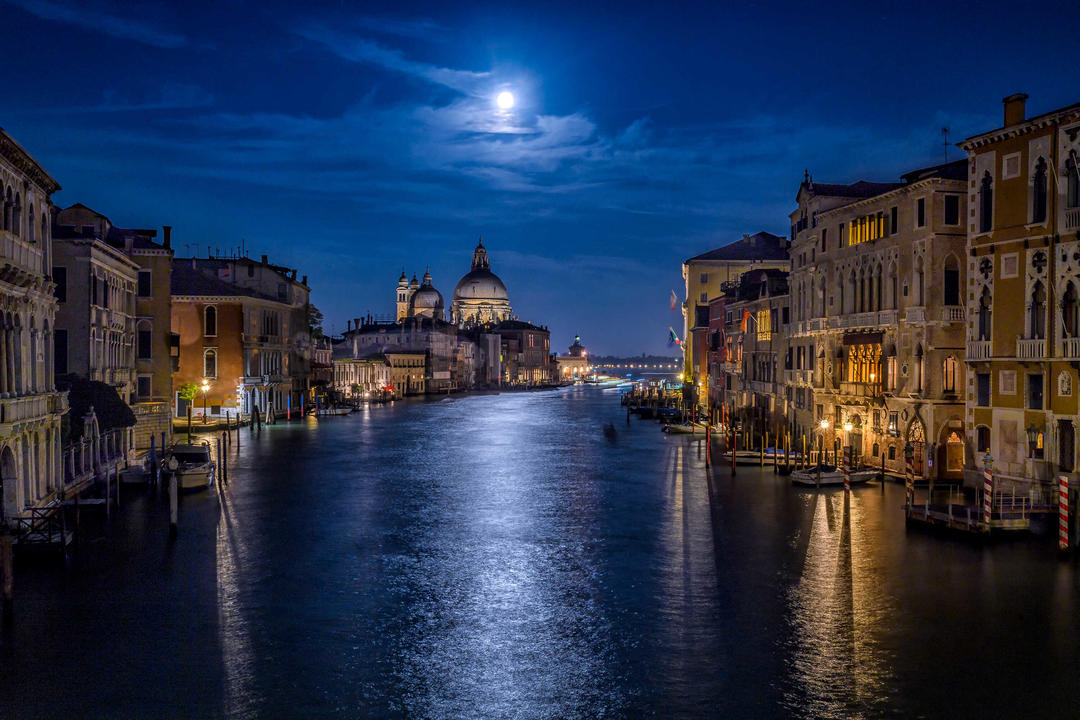 Місячний лицар над Гранд-каналом у Венеції