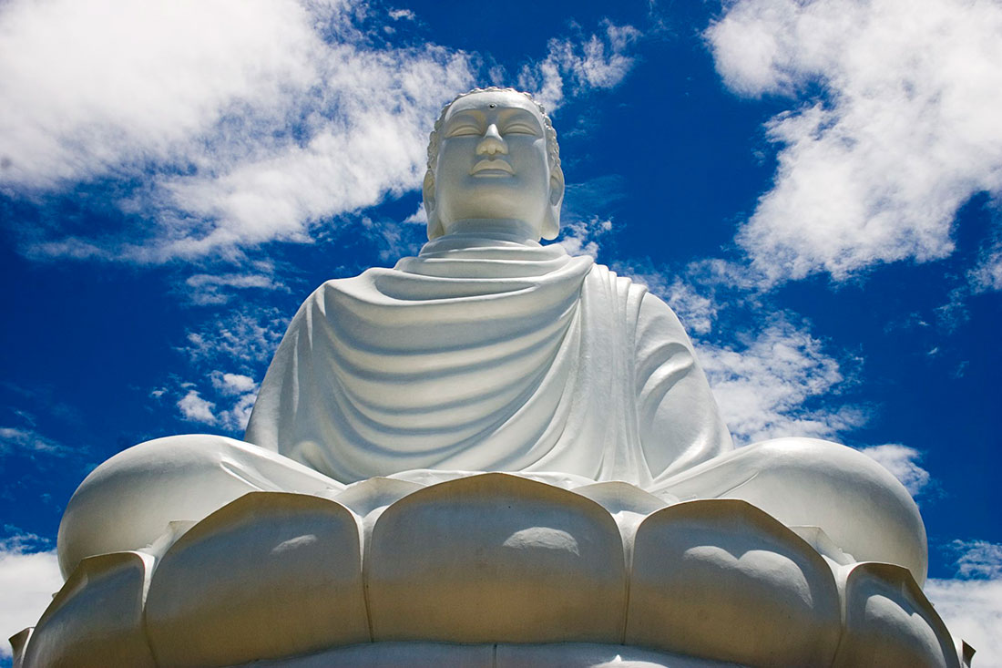 Статуя Великий білий Будда