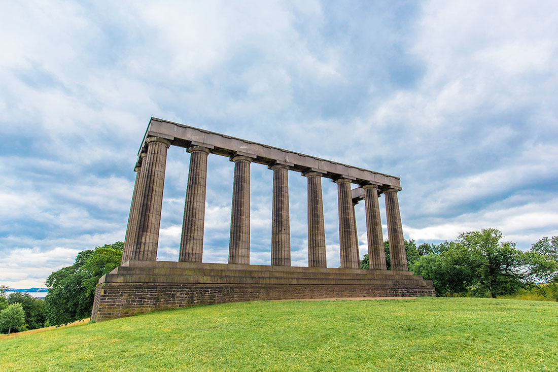 Старовинний пам'ятник шотландським солдатам та морякам загиблим у Наполеонівських війнах