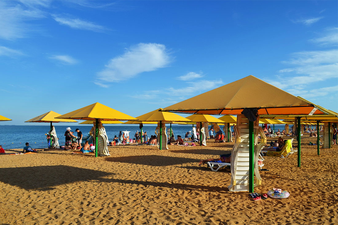 Міський пляж Керчі Сандалі