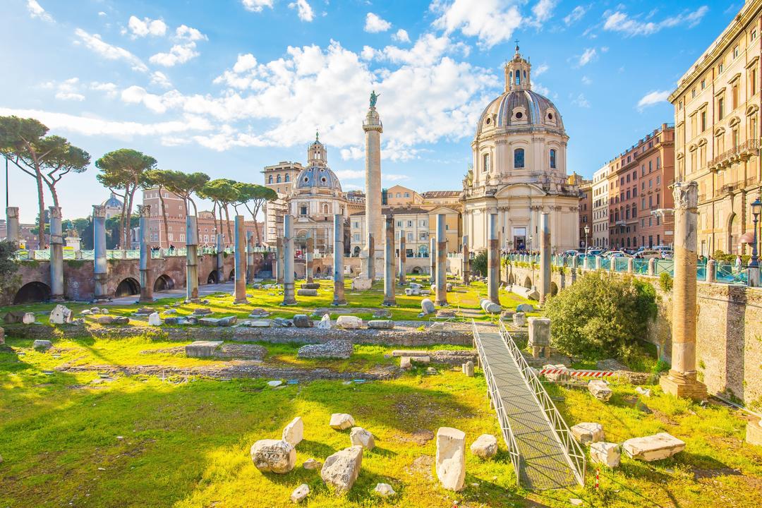 Форум з колоною з'явились у Римі у 113 році на честь перемог імператора над даками.