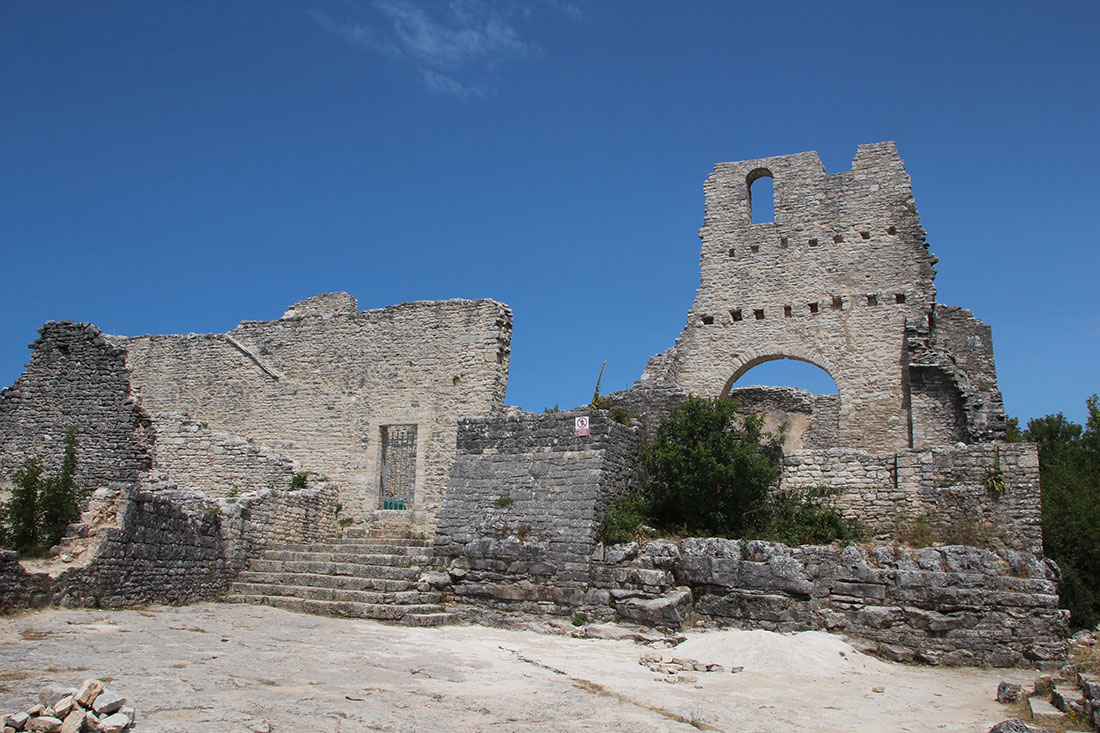 Стародавнє місто та фортеця Двиград