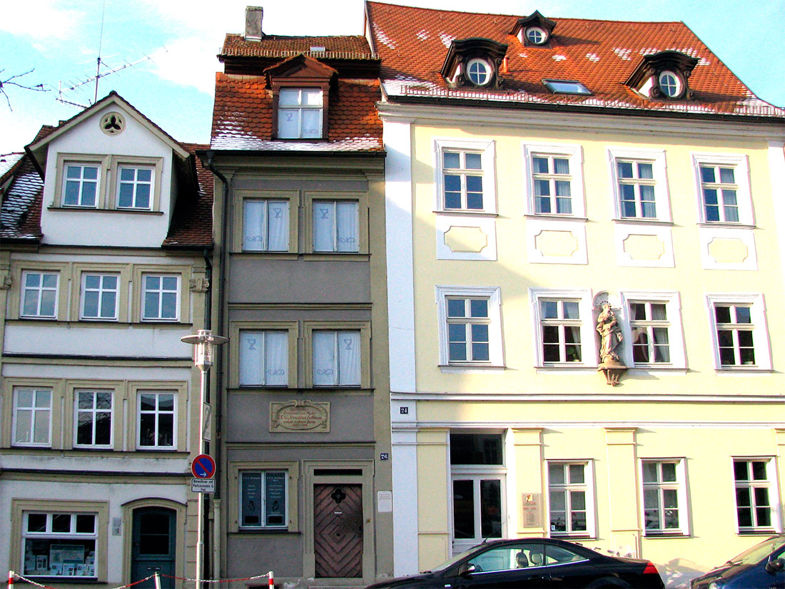 Будинок Е. Т. А. Гофмана (по центру)