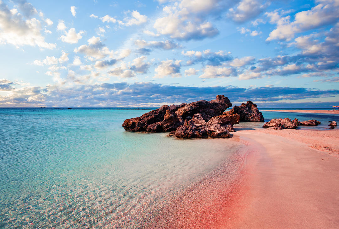Пляж з рожевим піском на Криті