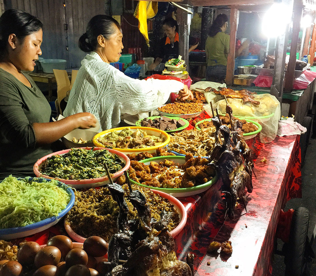 Нічний ринок у Гіаньярі
