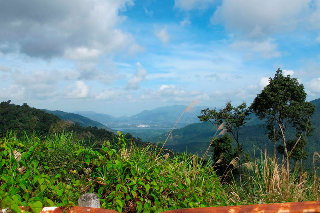 Вид з гори Хон Ба