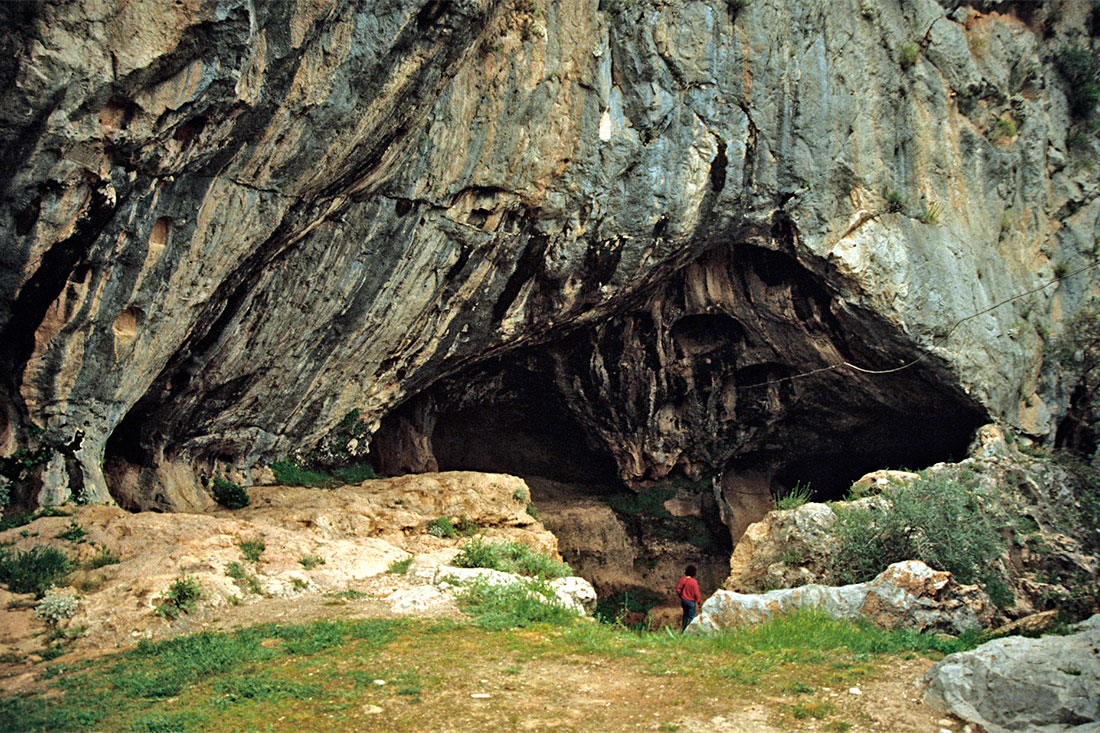 Печера Караїн