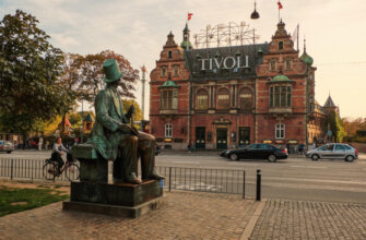 monument-to-hans-christian-andersen