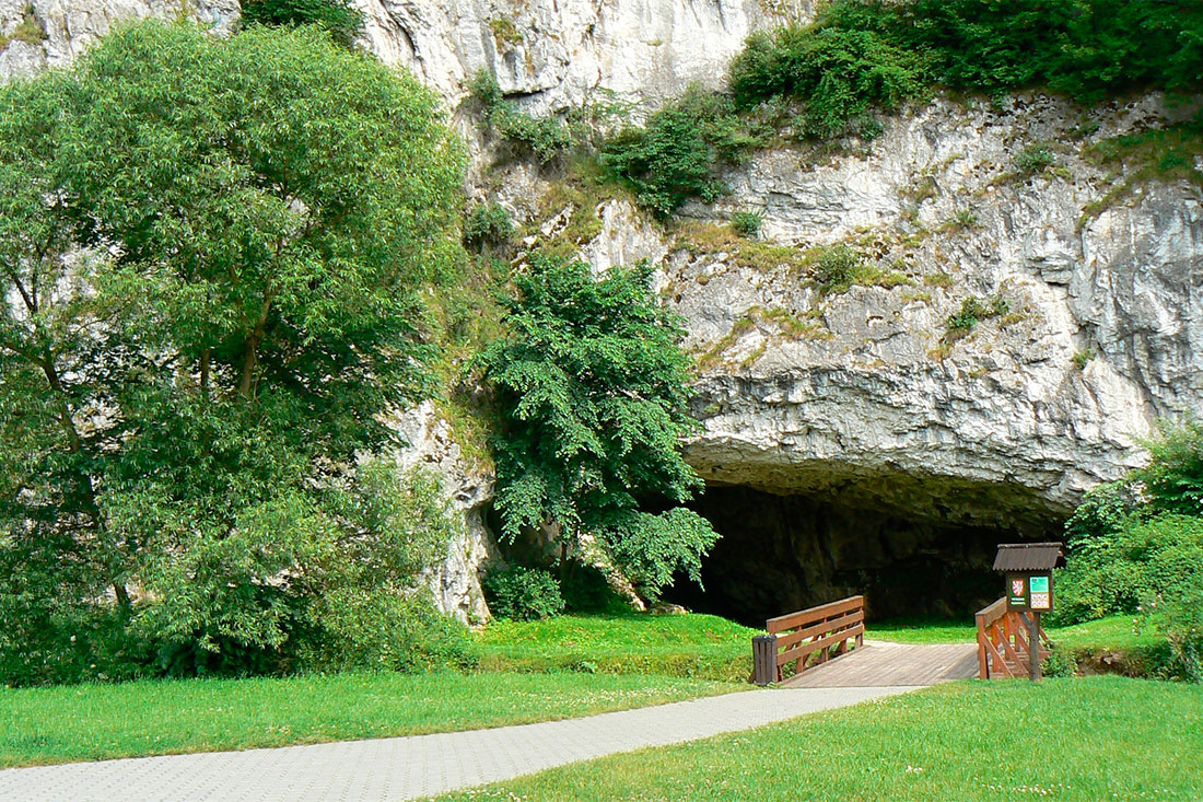 Вхід у печери Моравський Карст