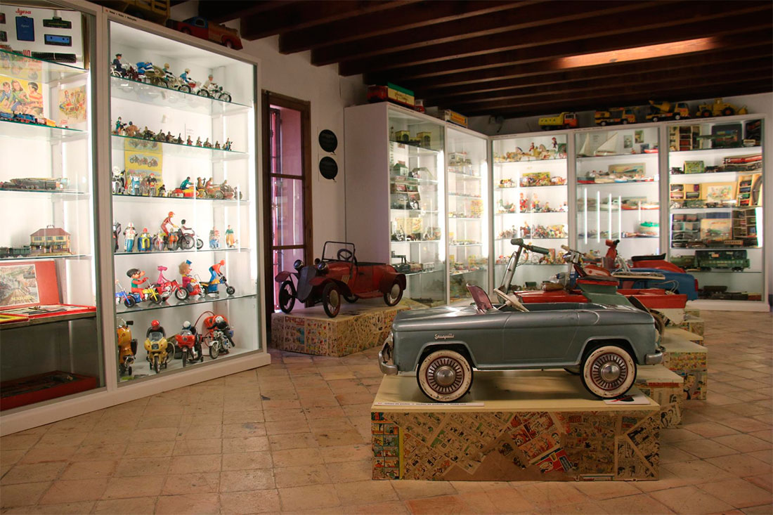 Музей ляльок та іграшок