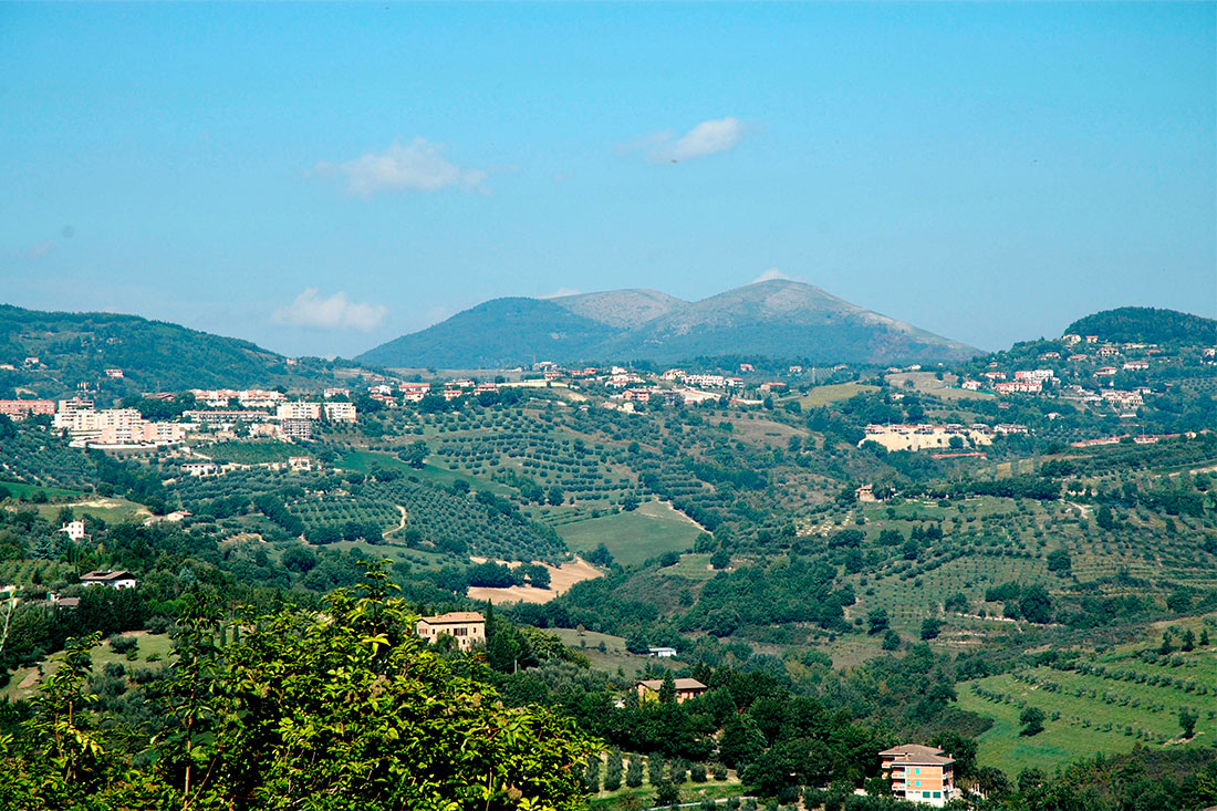 Перегляд гори Monte Tezio