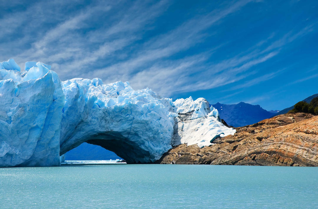 Знаменитий Льодовий міст у льодовику Періто-Морено