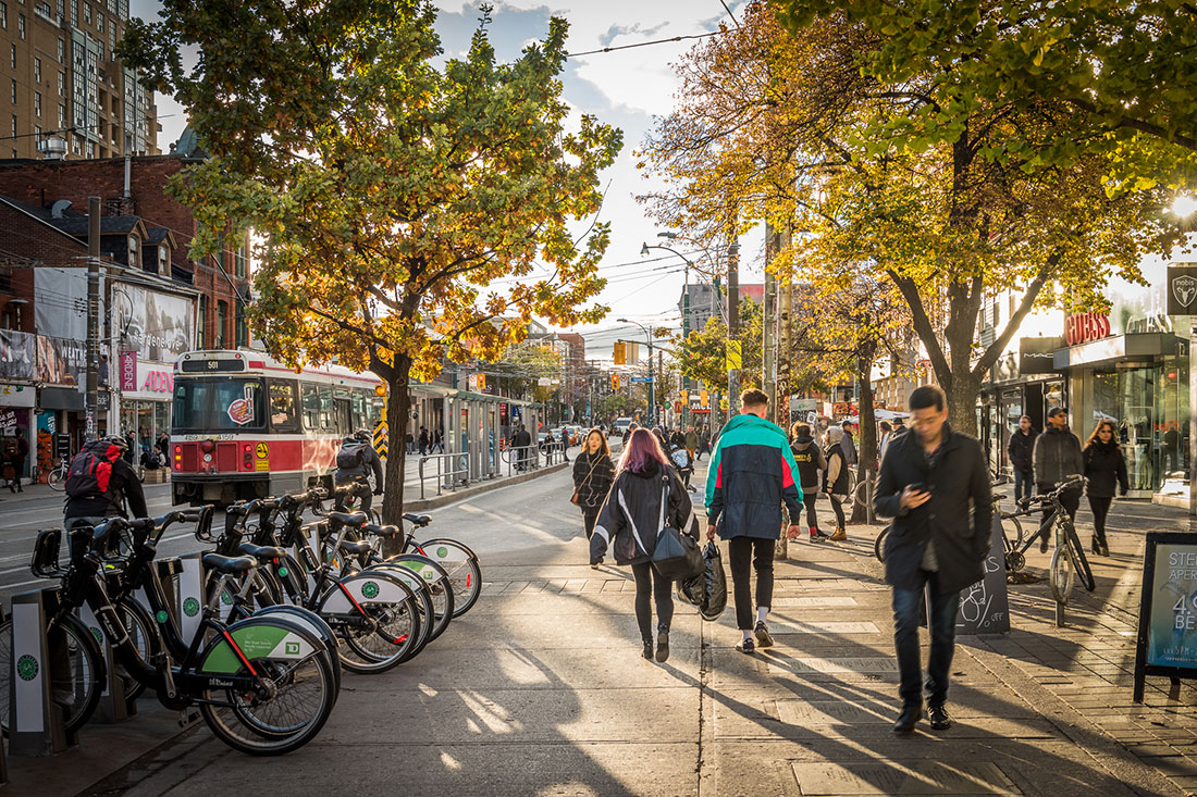 Вулиця Queen Street West