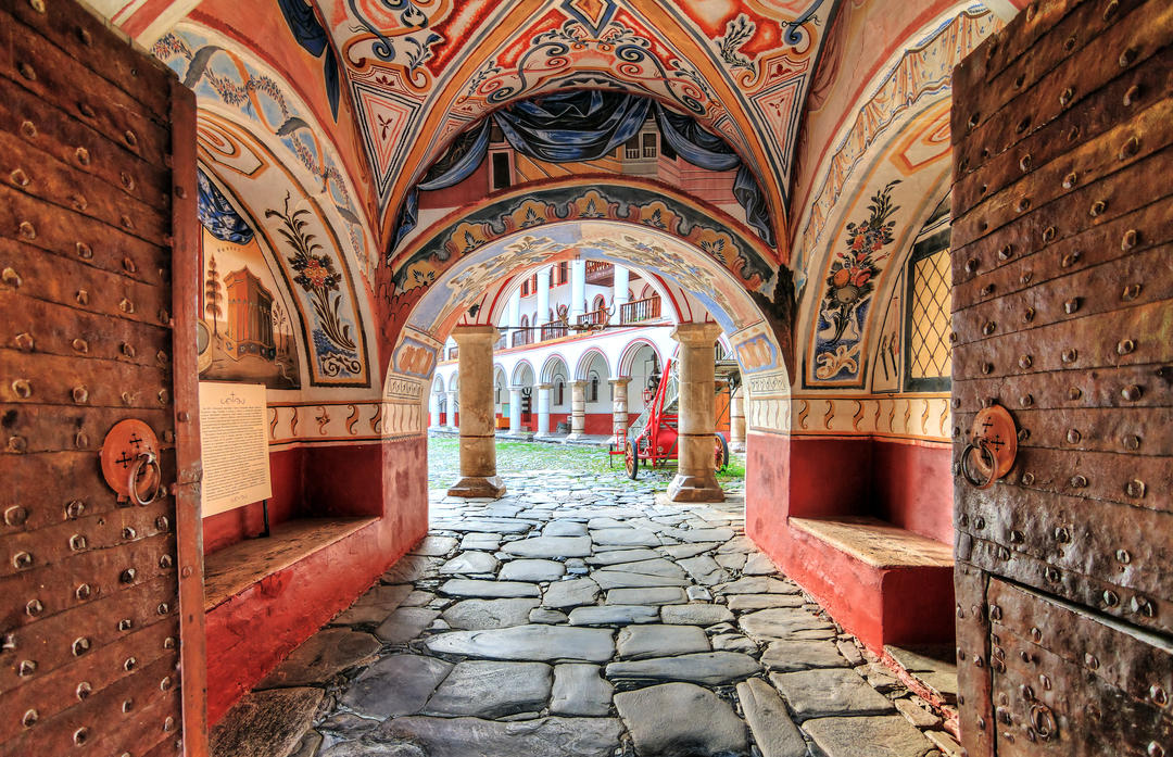 Вхідні ворота до православного монастиря