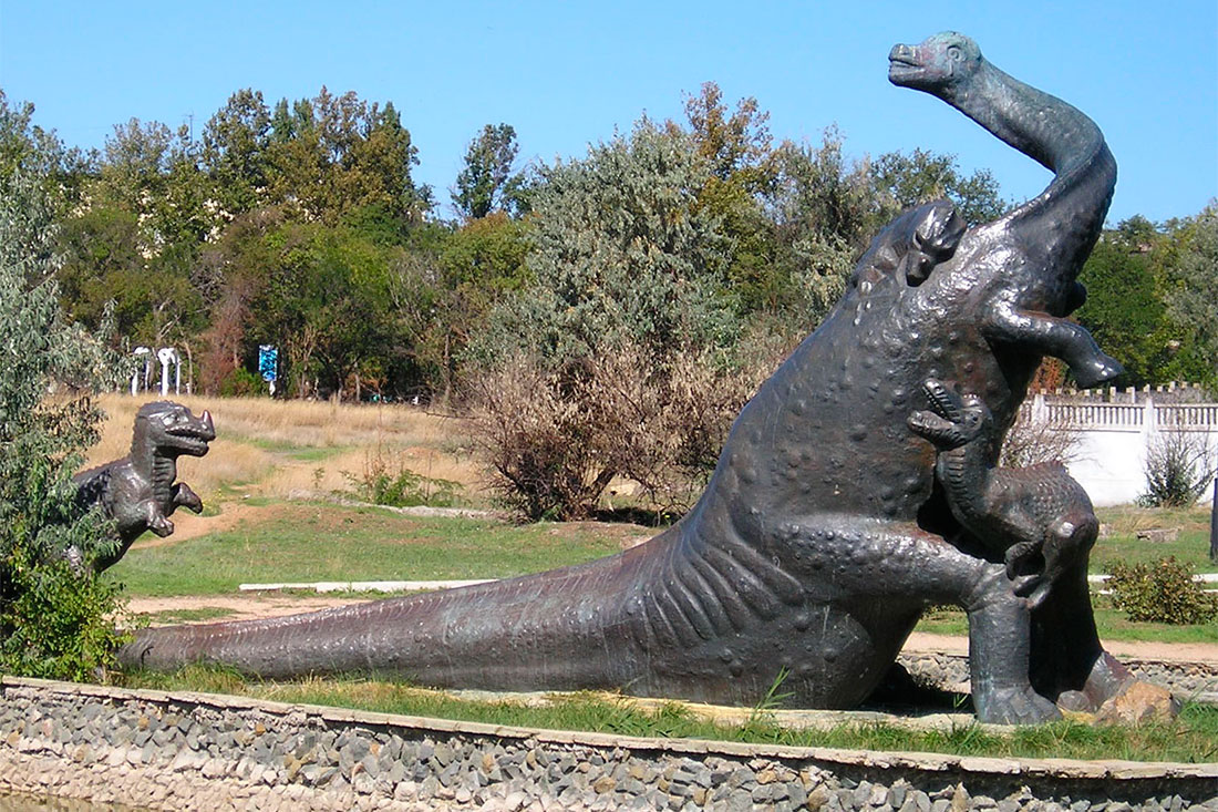 Скульптура «Дінозаври»
