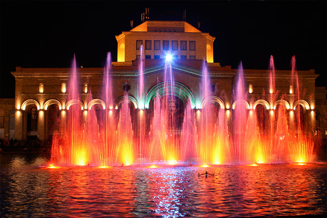 Легендарні співаючі фонтани Єревана