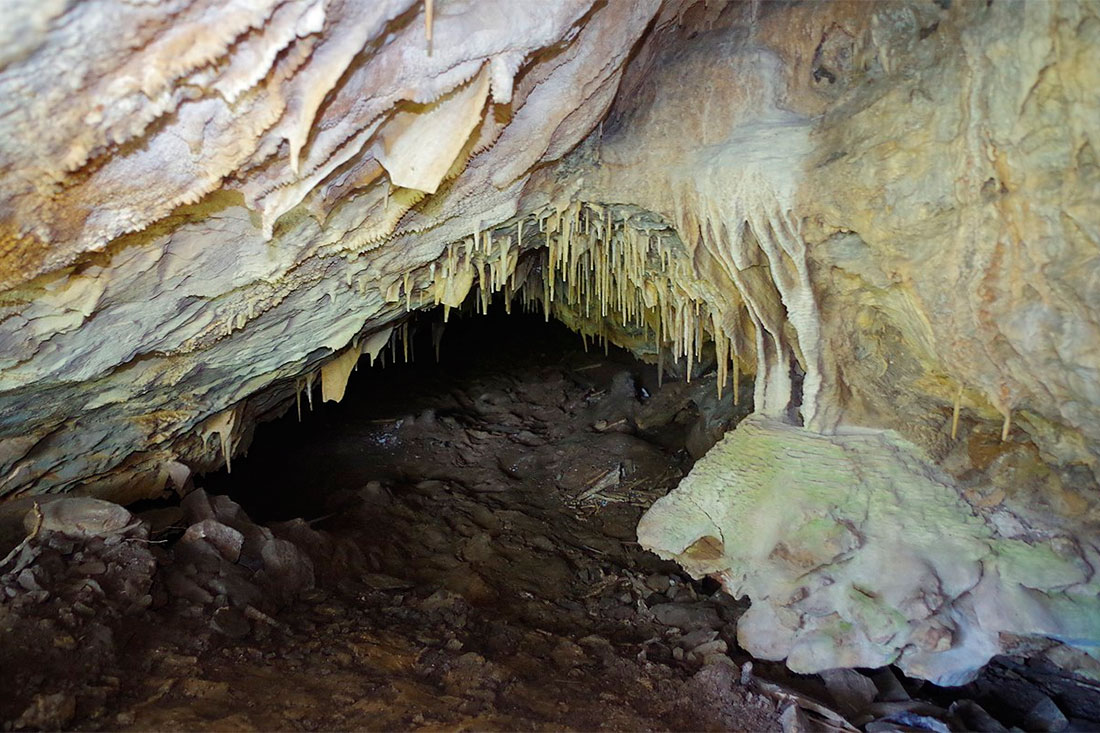 Печера Слатинський Ізвор