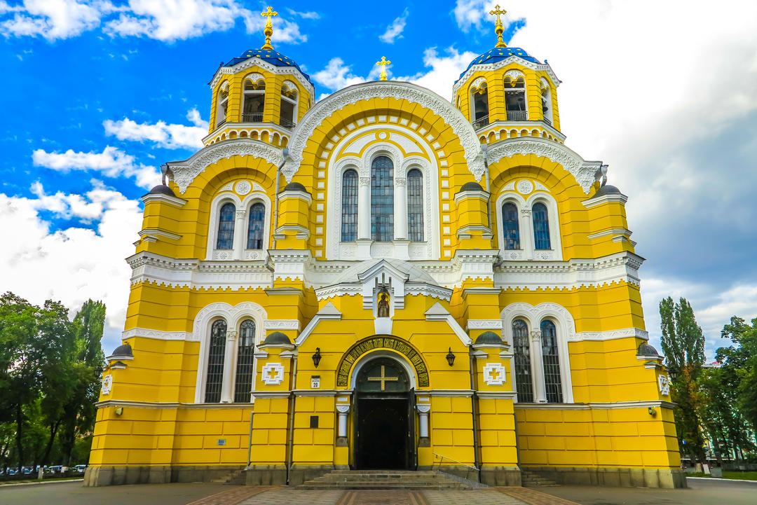 Вхід до Київського православного собору Святого Володимира