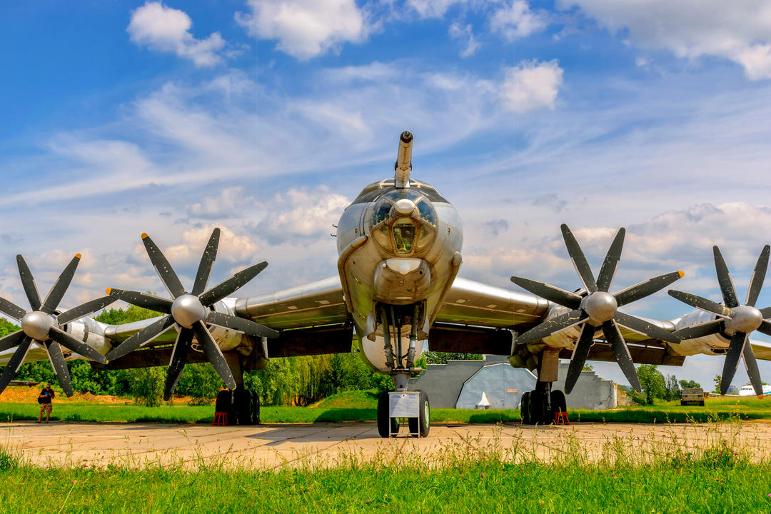 Літак Ту-142 у Державному музеї авіації